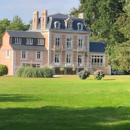 Chateau De La Chasse Beauvais Romagne  Exterior photo